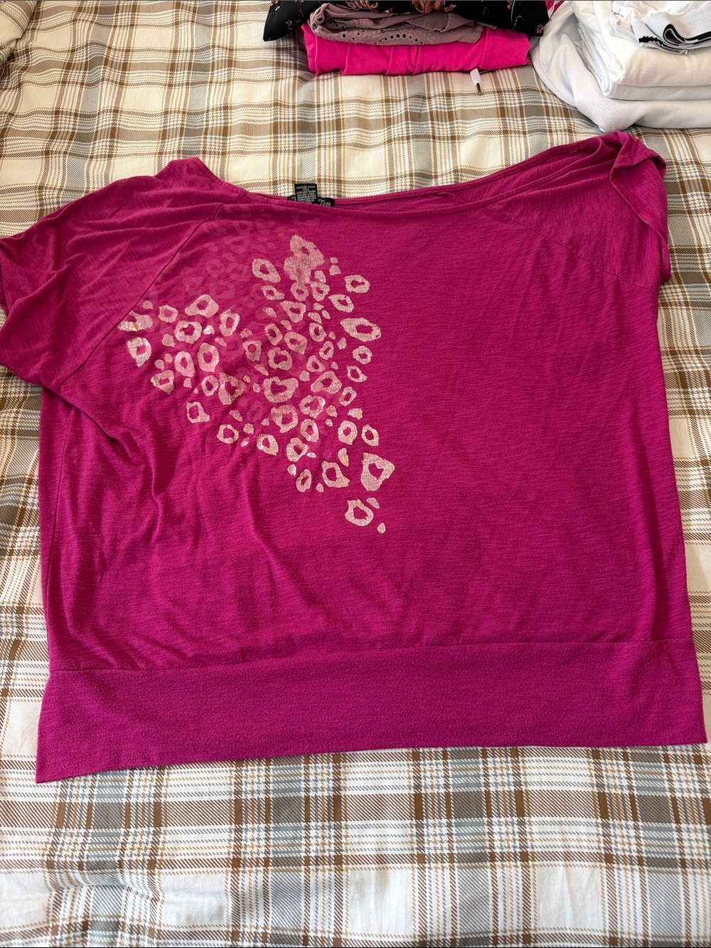 Women’s Magenta Leopard-Print Short Sleeve Top off the shoulder